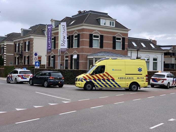 De hulpdiensten zijn toegesneld nadat een automobilist een fietser heeft aangereden op de kruising Gasthuisstraat / Plantsoenstraat in Doetinchem.