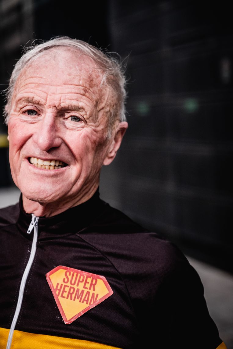 Herman De Ridder: 'Ik vond die bijnaam 'Superherman' onnozel: wat zouden de mensen van Kalmthout wel denken? Maar de T-shirts waren al gedrukt voor ik het goed en wel besefte.' Beeld Wouter Van Vaerenbergh Humo 2020