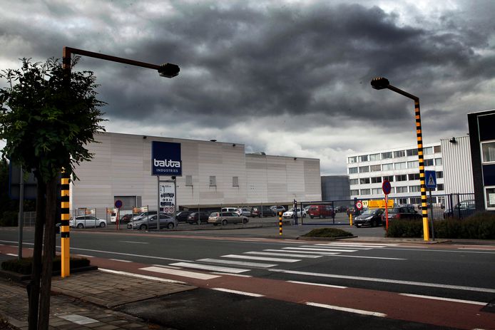 Donkere wolken boven de vestiging van Balta Industries in Sint-Baafs-Vijve