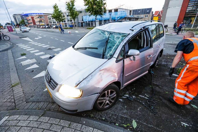 Gewonde bij ongeval door inhaalactie op zeer hoge snelheid en aangehouden voor het rijden onder invloed.