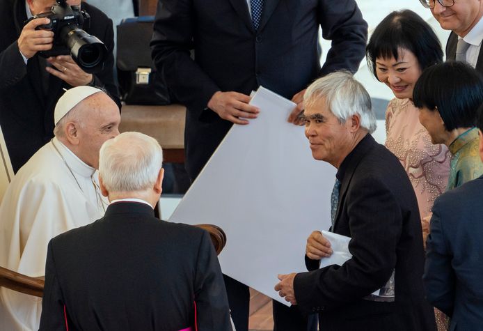 Ut en Phuc schonken op 11 mei van dit jaar de iconische foto aan de paus.