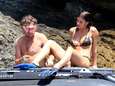 Leonardo DiCaprio (43) geniet van zon, zee, strand én Camila Morrone (21)