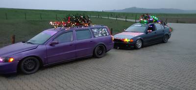 Kerst-BMW zorgt voor glimlach: ‘Wij willen mensen iets anders dan ellende geven om over te praten’