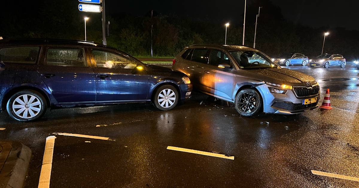 Twee ongelukken vlak achter elkaar op de Knoop in Deventer, N348 dicht.