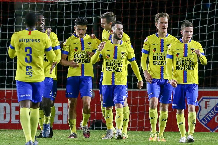 Cambuur verstevigde de koppositie in de Keuken Kampioen Divisie.


Cambuur player Robert Muhren celebrate his goal 0-1


  during the match  Jong Utrecht - Cambuur