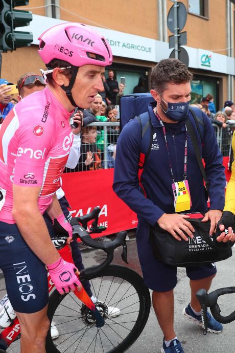 Vuurwerk tussen Geraint Thomas en Primoz Roglic op komst: ‘Denk dat hij het prima vindt dat ik nog in roze rijd’