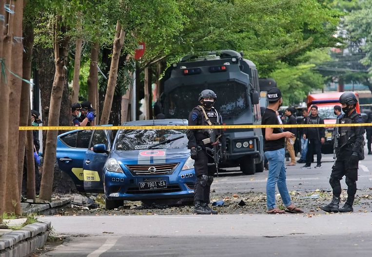 Ledakan di sebuah gereja Katolik Roma di Indonesia