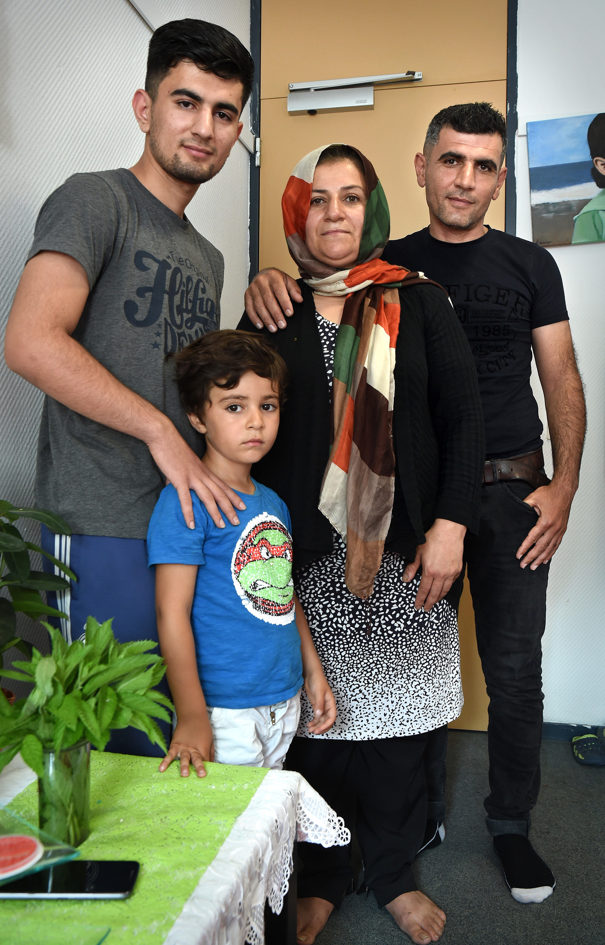 De familie Najm in Katwijk. Sara was te laat thuis om op de gezinsfoto te komen. Beeld Marcel van den Bergh