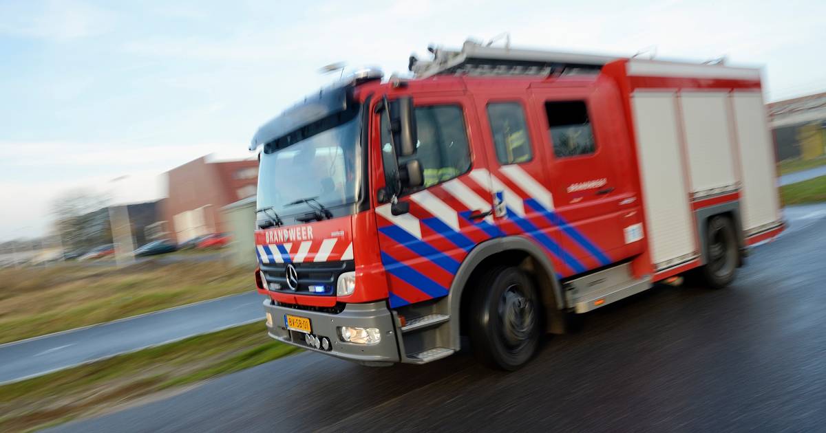 Grote uitslaande brand in Lottum, mogelijk asbest in de lucht
