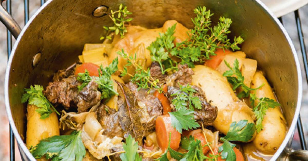 Jeroen Meus maakt een stoofpotje van 'bavette' en witbier | Nina kookt