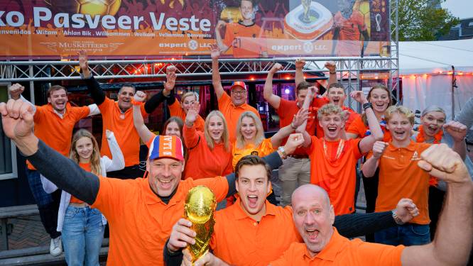 Hoezo leeft het WK voetbal niet? Café The Three Musketeers viert feest in de Remko Pasveer Veste in Hengelo