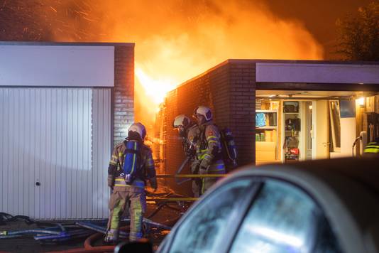 Vrouw Maakt Nachtelijk Kopje Warme Melk En Ontdekt Grote Brand Bij Buren Woerden Ad Nl