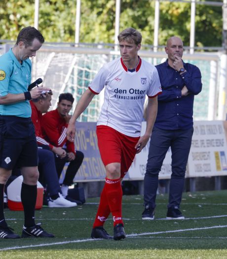 Ajax amateurs verliezen kort voor bezoek Cambuur met 9-0 en ontslaan trainer