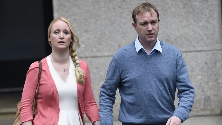 Tom Hayes komt met zijn vrouw aan bij de rechtbank in Londen. Beeld epa