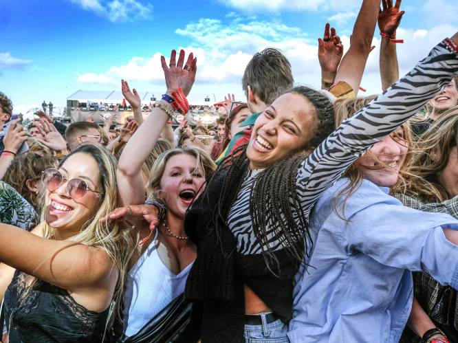 “Niet te beschrijven, iedereen knuffelt en kust elkaar”: 6.500 feestvierders gaan helemaal los op dancefestival Highlight