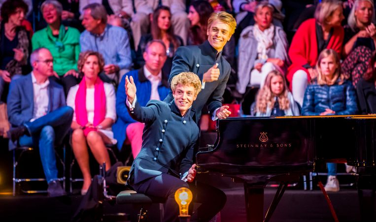 Lucas en Arthur Jussen treden op tijdens het jaarlijkse Prinsengrachtconcert in 2018. Beeld ANP