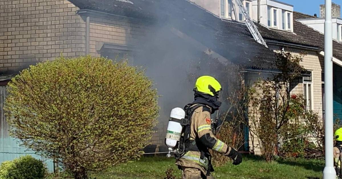 Twee gewonden bij uitslaande woningbrand Hengstdijk, gasflessen ontploft, directe buren geëvacueerd