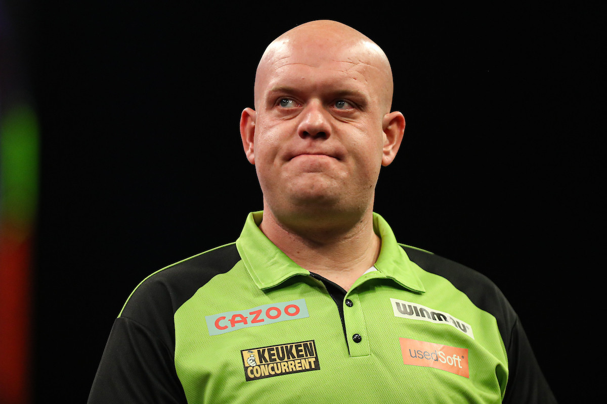 Michael van Gerwen worstelt met pijn en schaamte na gebitsoperatie