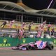 Overmoedige acties en pitstopblunders: Pérez grijpt in chaotische race in Bahrein eerste zege in Formule 1