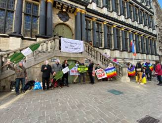 Vredes- en klimaatorganisaties en Oekraïeners voeren samen actie aan Stadhuis
