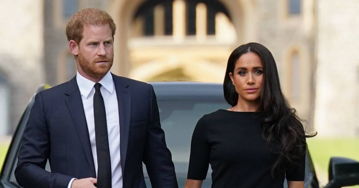 Time for a new chapter?  Harry and Meghan want to leave the royal family forever  Property