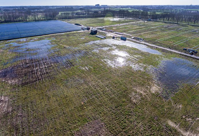 Aan de Hapsebaan 33 in Vianen wordt door Solargaard Vianen B.V. een zonnepark gerealiseerd.