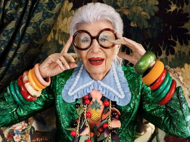 Een mode-icoon op 102-jarige leeftijd, doet iemand het Iris Apfel ooit nog na? Zo zag haar extreme garderobe eruit