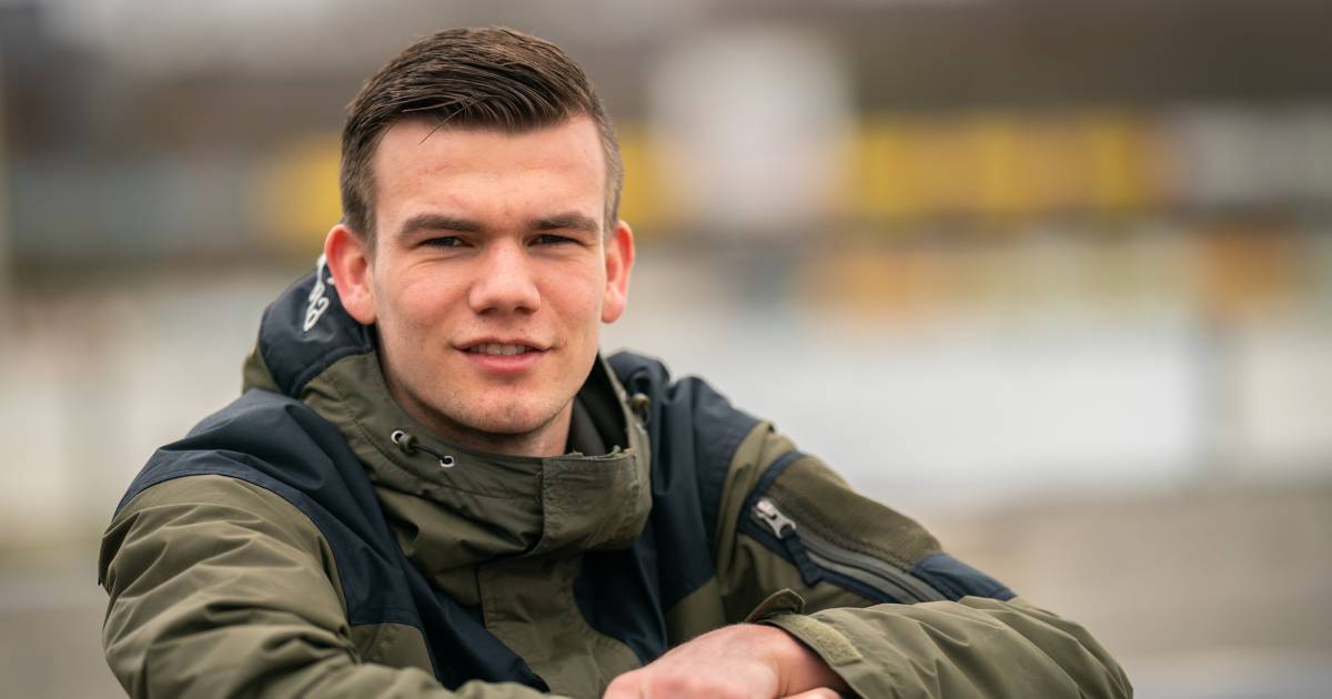 Voetbaltransfer in coronatijd: Max Roelofs volgt broer Luke van Huissen ...