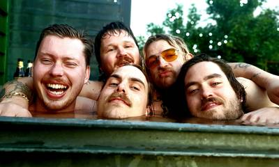 Met ‘Sex Club’ brengt Twentse band The Grand East wereldleiders op hun knieën