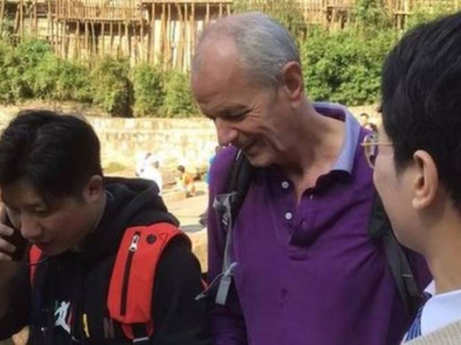 Britse diplomaat redt studente van verdrinkingsdood in China