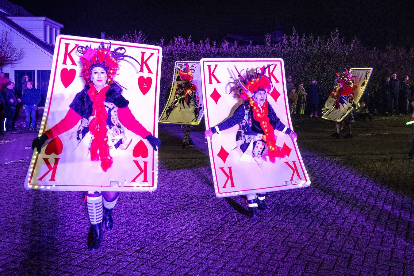 Een verlichte optocht met boeren, boeven en Barbies zo ziet dat eruit