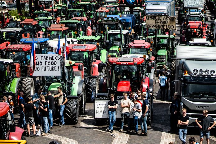 De Markt in Arnhem deed eerder dienst als protestterrein. Eronder zou een parkeergarage komen, dat plan is van de baan.