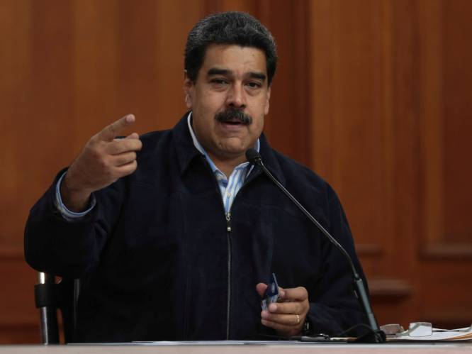 Venezolaanse president roept gevluchte landgenoten op: “Stop met wc’s te kuisen in het buitenland en kom terug”