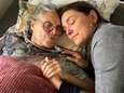 “Mama draagt op haar doodsprentje mijn huwelijksjurk”: Evi Hanssen krabbelt recht na afscheid van mama Arlette