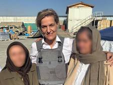 Veel Afghanen gered dankzij ‘geheime’ Holland-poort: evacués herkenbaar aan oranje sjaals