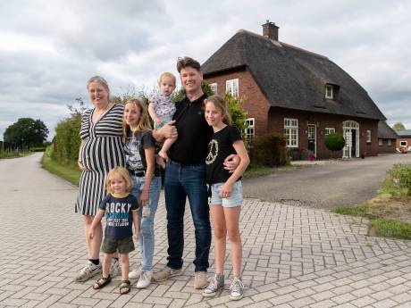 Remco en Diana kochten voor prijs rijtjeshuis in de Randstad een woonboerderij in Twente