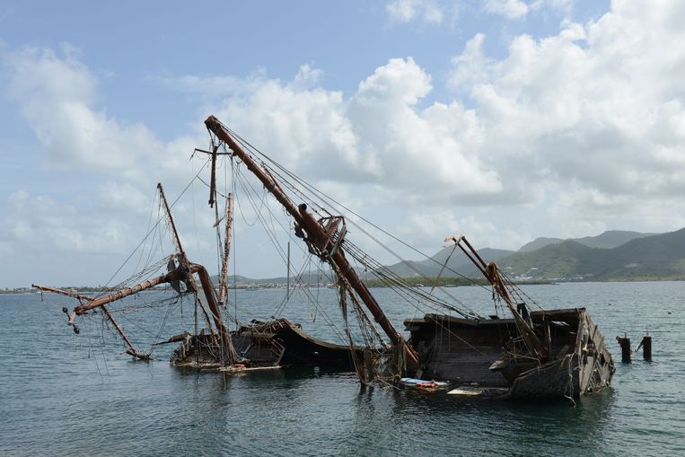 Een beschadigde boot op het eiland Sint Maarten, een jaar na orkaan Irma. Beeld ANP