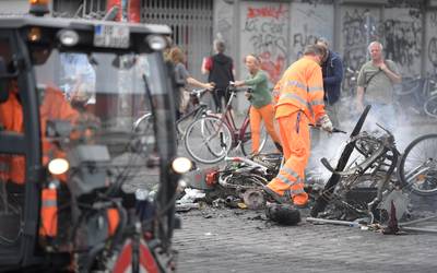 197 politieagenten raakten gewond bij zware rellen G20-top