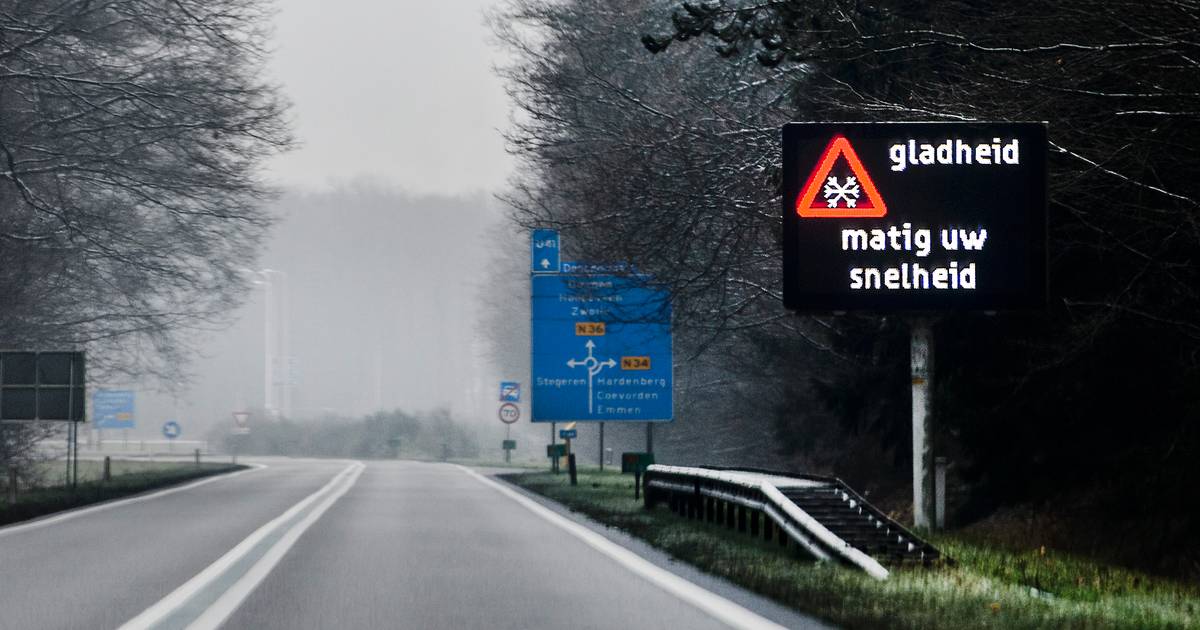 Meerdere ongevallen door gladheid op snelwegen A1 en A50.