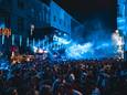 Wat een ambiance, vrijdagavond, in 't straatje!