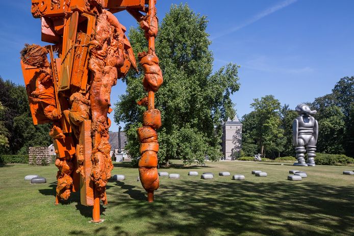 De beeldentuin bij Kasteel Nijenhuis in Heino, de tweede locatie van Museum de Fundatie.