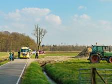 Fietser raakt ernstig gewond bij aanrijding met tractor in Langbroek