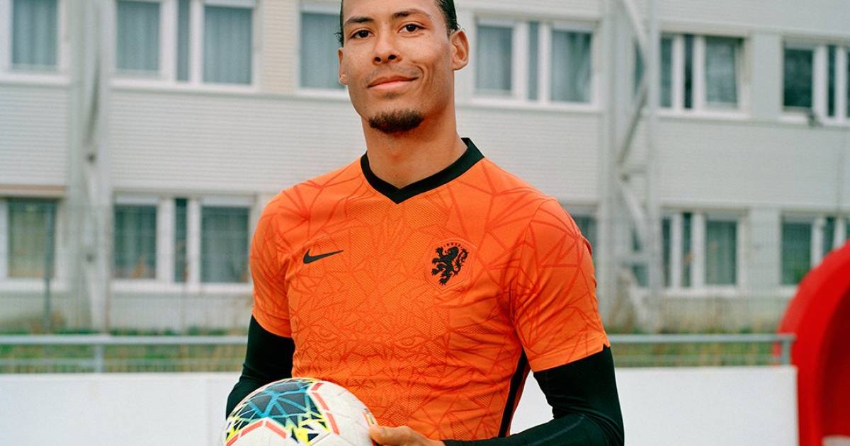 verband dozijn Wrak Van Dijk toont nieuw Oranje-shirt: 'Hou van de boodschap die het uitdraagt'  | Nederlands voetbal | AD.nl