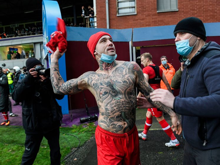 Van een gigantische roos in zijn hals tot 'Elfentaal': dit betekenen de tattoos van Radja Nainggolan