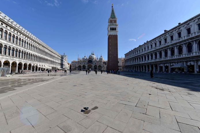 Een zeldzaam beeld van het San Marcoplein in Venetië gisteren: het bleef leeg.