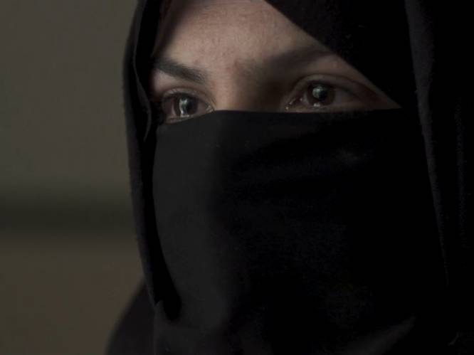 Khadija's man werd vermoord door IS: “Onze dochter probeerde de kogel nog uit zijn gezicht te halen”