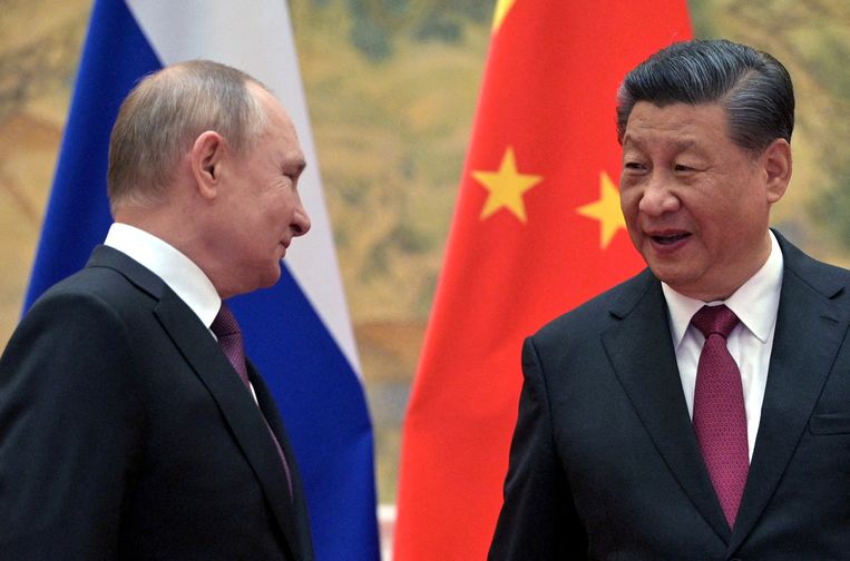 De Russische president Vladimir Poetin en de Chinese leider Xi Jinping in Peking op 4 februari van dit jaar.  Beeld via REUTERS