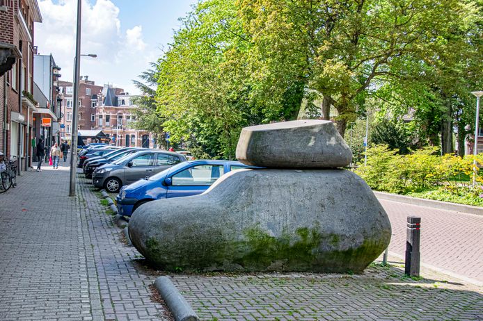 Het kunstwerk Caruso aan het Wilhelminapark is een van de circa 250 kunstwerken in de openbare ruimte van Tilburg, Udenhout en Berkel-Enschot.