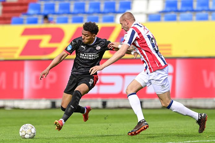 Donyell Malen vorig seizoen in het duel met Willem II.