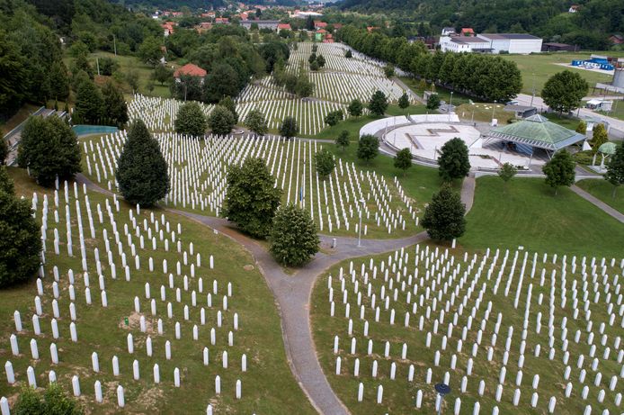 Archiefbeeld. Een luchtfoto van het herdenkingsmonument in Potocari, nabij Srebrenica (06/07/2020)